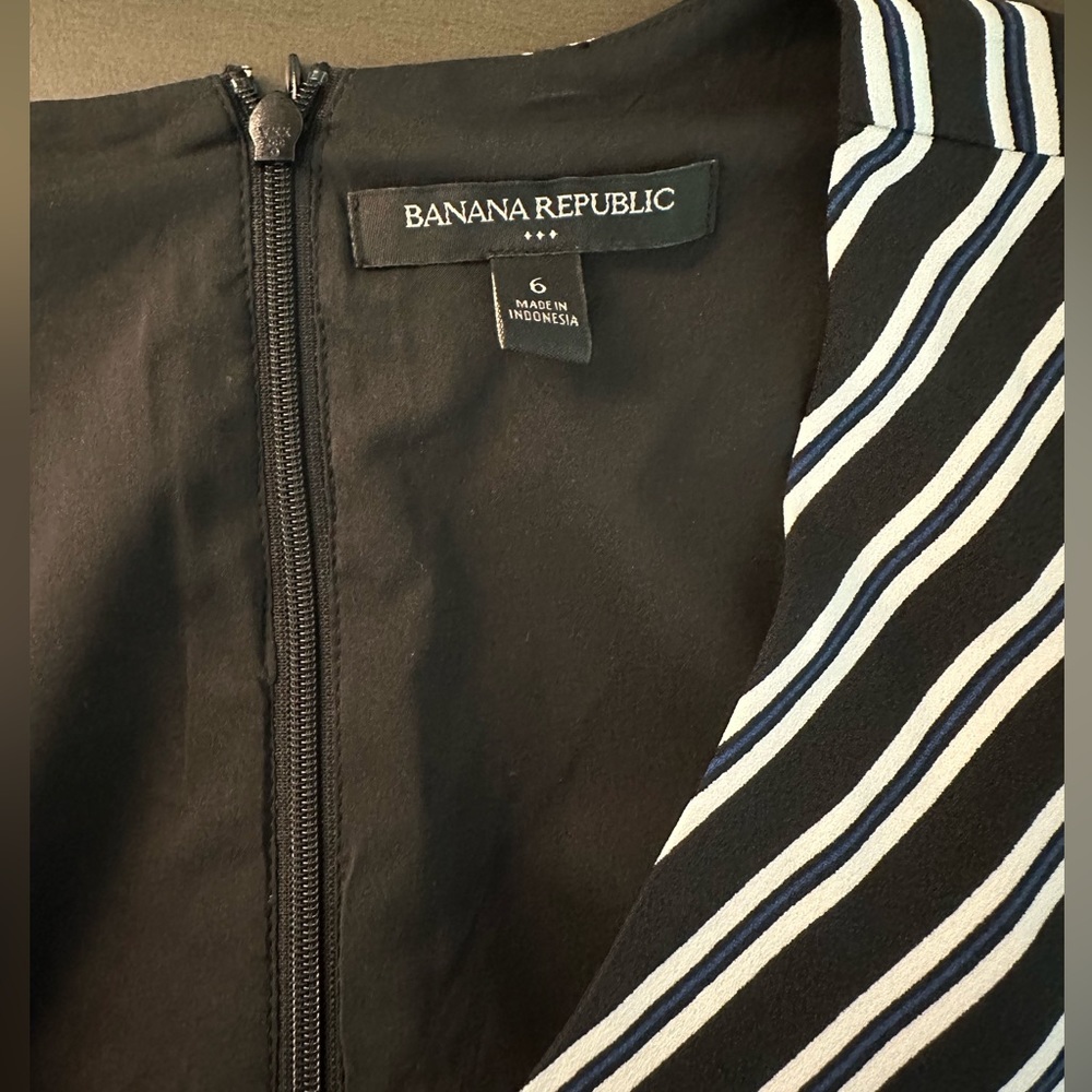 Size 6 like new Banana Republic Romper - Picture 5 of 6